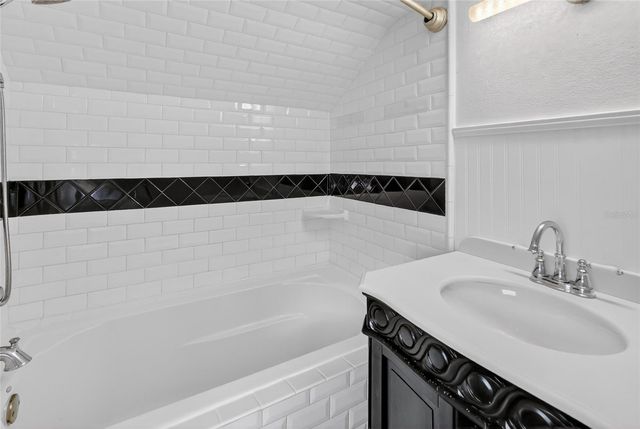 92 S TROWELL AVENUE, Umatilla, FL 32784