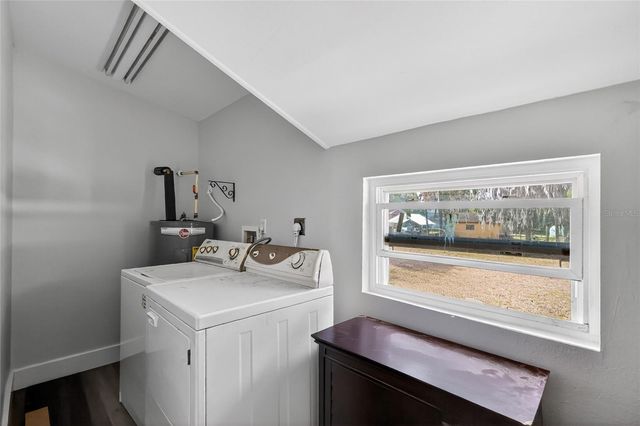 92 S TROWELL AVENUE, Umatilla, FL 32784