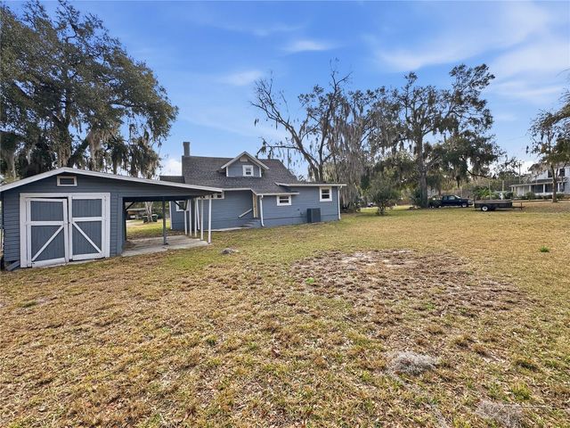 92 S TROWELL AVENUE, Umatilla, FL 32784