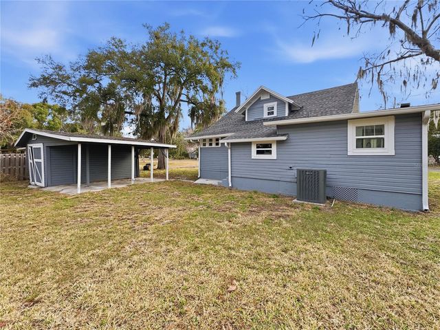 92 S TROWELL AVENUE, Umatilla, FL 32784