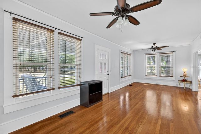 92 S TROWELL AVENUE, Umatilla, FL 32784