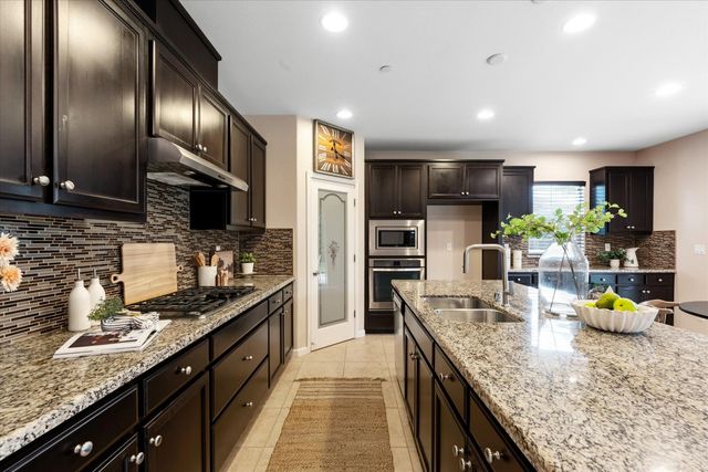 2218 Telegraph Hill Dr, Rocklin, CA 95765