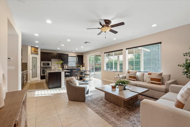 2218 Telegraph Hill Dr, Rocklin, CA 95765