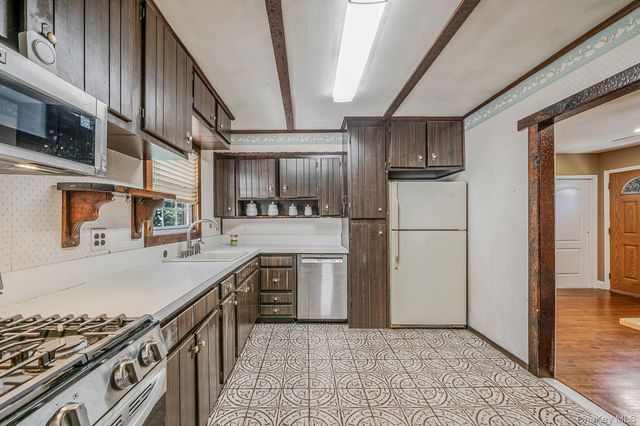 730 Spur Drive N, Bay Shore, NY 11706