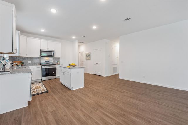 332 Appaloosa Drive, Alvin, TX 77511