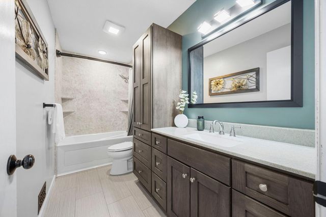 19031 Jordan Trail, Lakeville, MN 55044