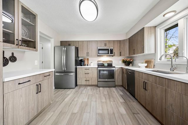 19031 Jordan Trail, Lakeville, MN 55044