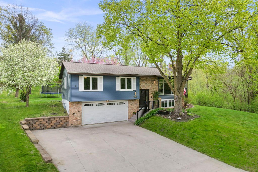 19031 Jordan Trail, Lakeville, MN 55044