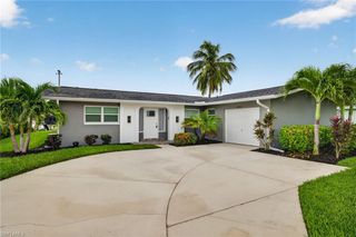 4957 Sorrento CT, Cape Coral, FL 33904