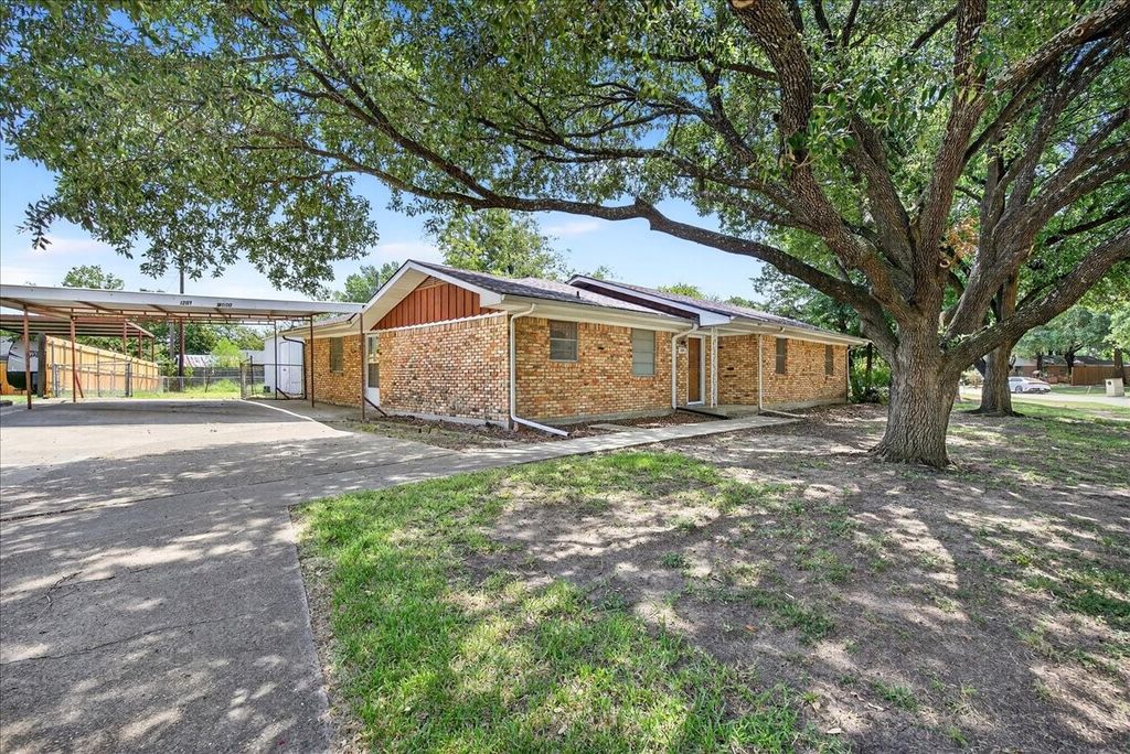 1207 Royal Drive, Kaufman, TX 75142