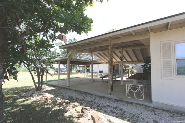 1657 County Road 124, Floresville, TX 78114