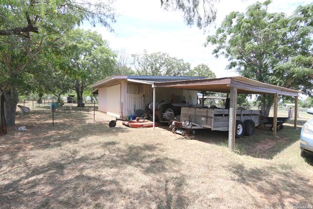 1657 County Road 124, Floresville, TX 78114