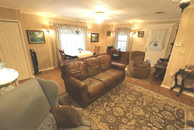 1657 County Road 124, Floresville, TX 78114