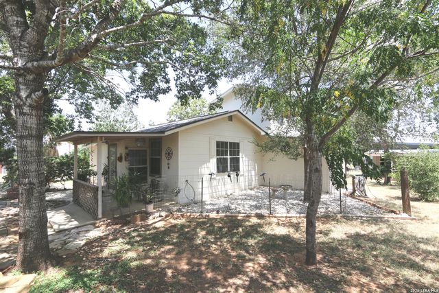 1657 County Road 124, Floresville, TX 78114