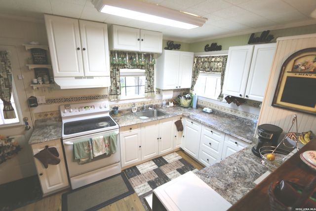 1657 County Road 124, Floresville, TX 78114