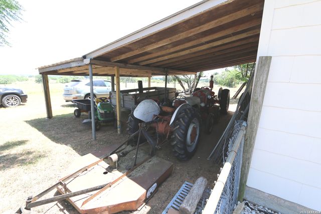 1657 County Road 124, Floresville, TX 78114