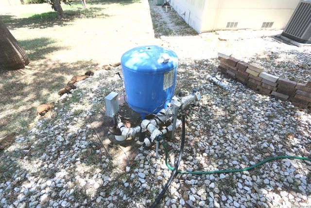 1657 County Road 124, Floresville, TX 78114