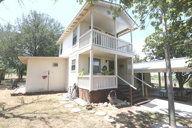 1657 County Road 124, Floresville, TX 78114