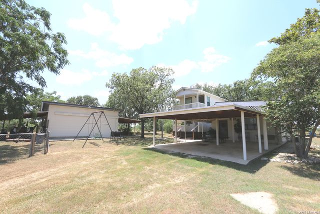 1657 County Road 124, Floresville, TX 78114