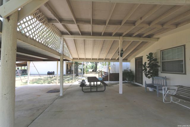 1657 County Road 124, Floresville, TX 78114