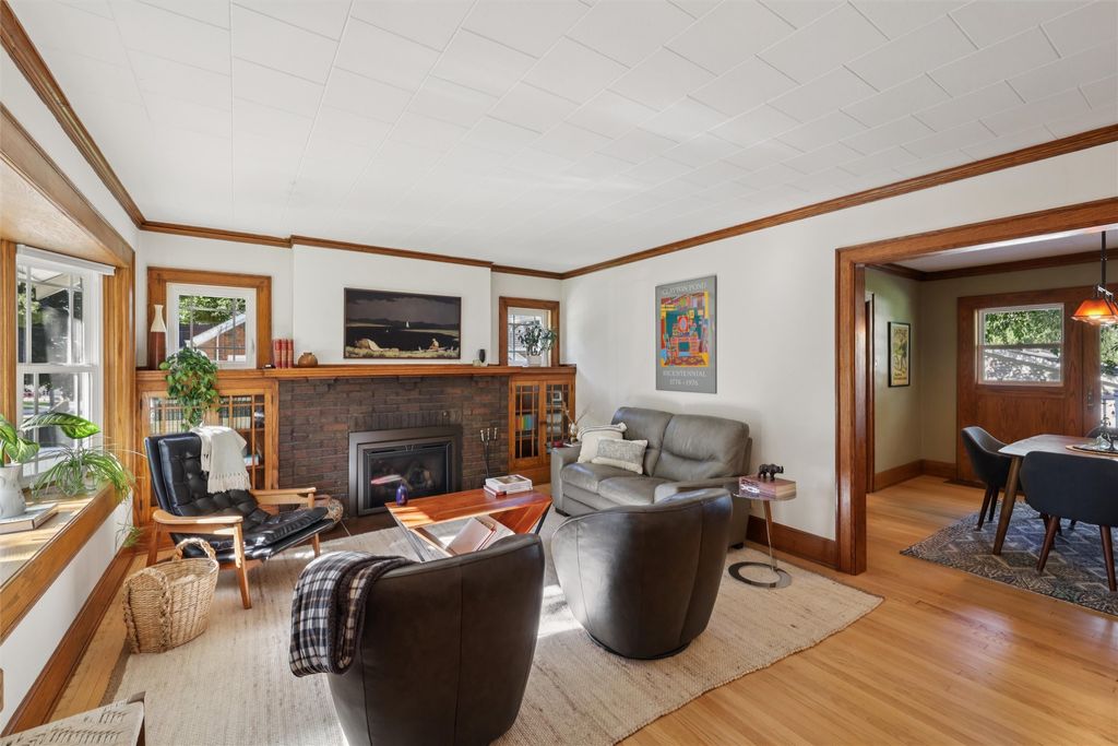 1306 66th Street, Windsor Heights, IA 50324