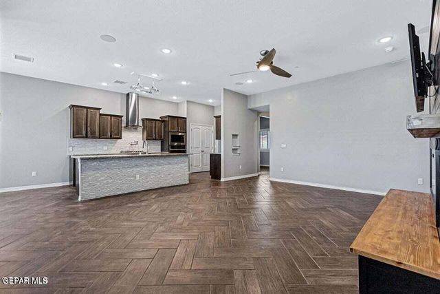 2600 SAMMY CERVANTES Street, El Paso, TX 79938