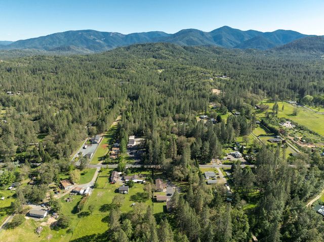 2601 Sand Creek Road, Grants Pass, OR 97527