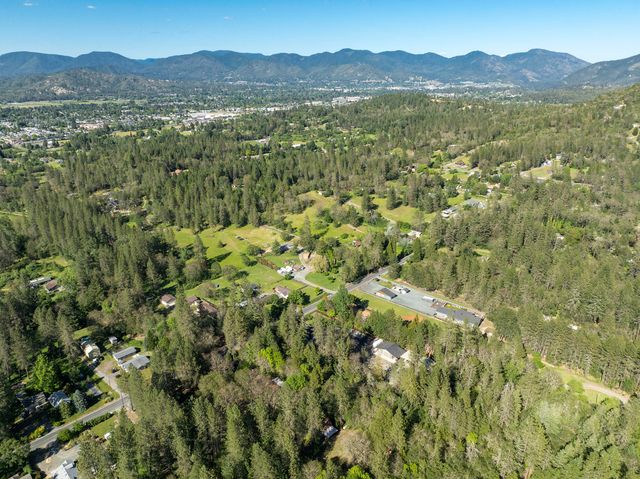 2601 Sand Creek Road, Grants Pass, OR 97527