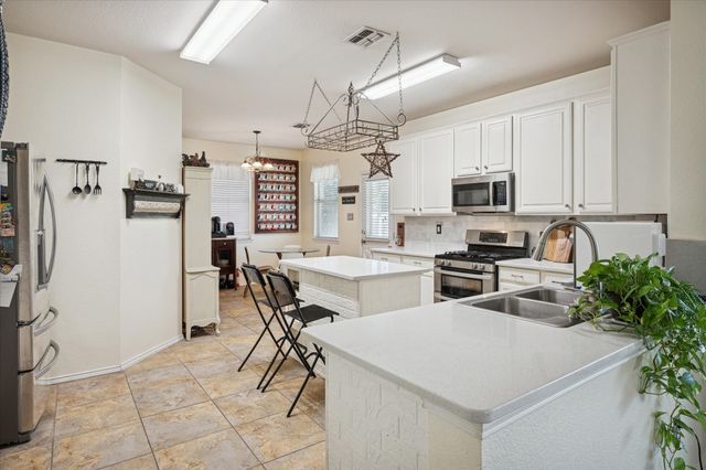 1104 Windhaven Circle, Lewisville, TX 75067