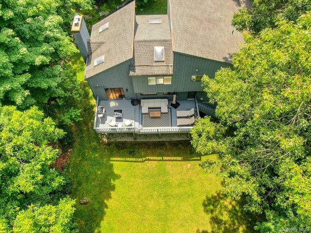 24 Anne Chambers Lane, Katonah, NY 10536