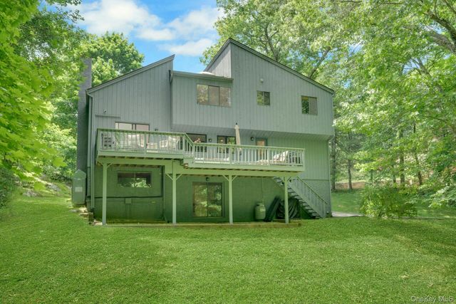 24 Anne Chambers Lane, Katonah, NY 10536