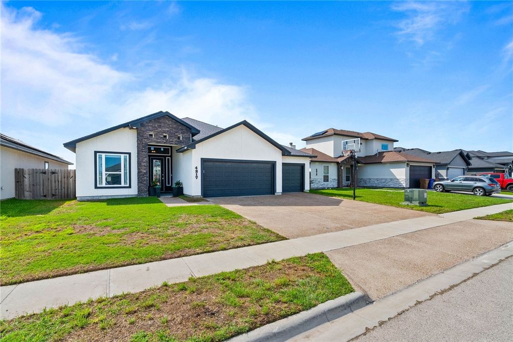 4217 Azali Dr, Corpus Christi, TX 78414 — photo 4