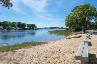 33 Kingwood St, Wareham, MA 02571