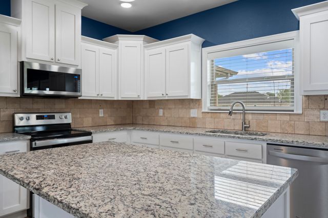 1100 Center Court Circle, Grove, OK 74344