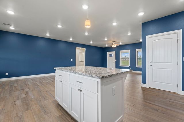 1100 Center Court Circle, Grove, OK 74344