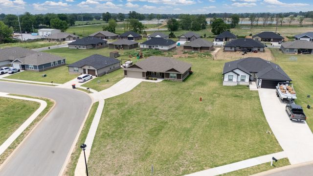 1100 Center Court Circle, Grove, OK 74344