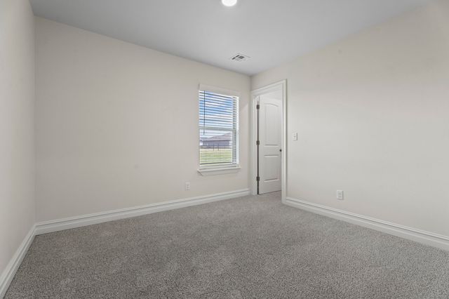 1100 Center Court Circle, Grove, OK 74344