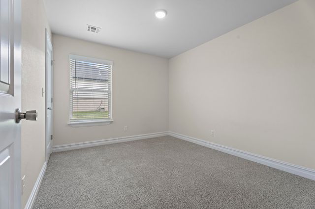 1100 Center Court Circle, Grove, OK 74344