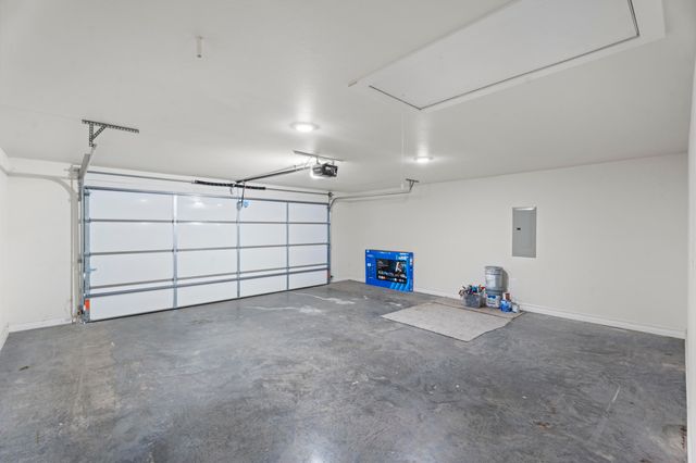 1100 Center Court Circle, Grove, OK 74344