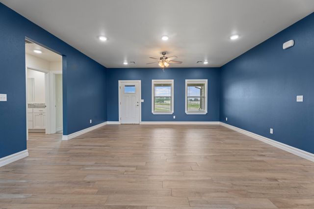 1100 Center Court Circle, Grove, OK 74344