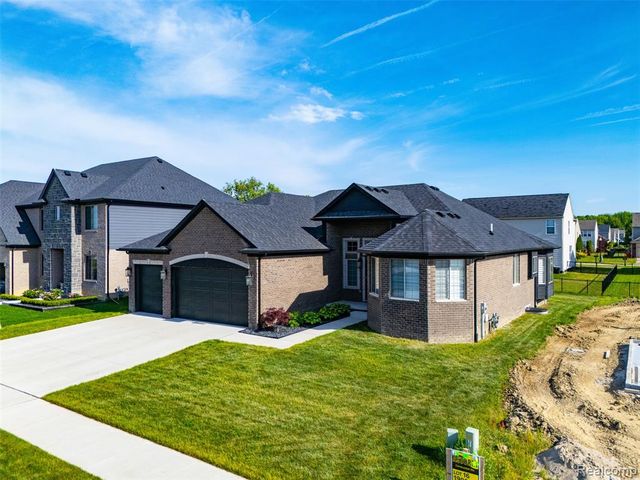19077 Thompson Drive, Macomb, MI 48042