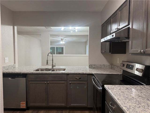 3923 Old Oaks Drive, Bryan, TX 77802