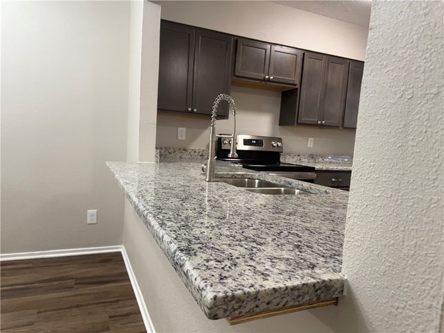 3923 Old Oaks Drive, Bryan, TX 77802