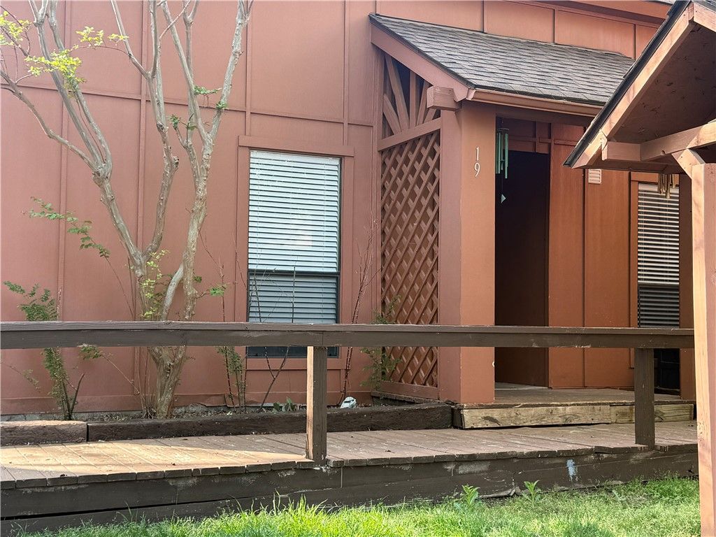 3923 Old Oaks Drive, Bryan, TX 77802