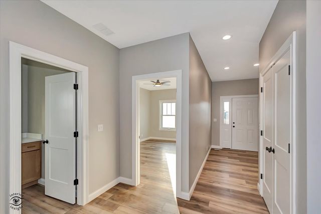 1185 S. Farmstone Drive, Diamond, IL 60416