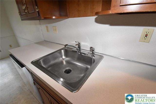 553 Ponds Edge Lane, Allentown City, PA 18104