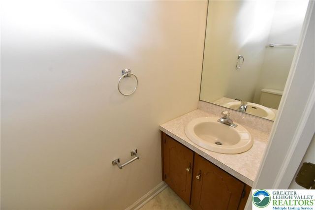 553 Ponds Edge Lane, Allentown City, PA 18104