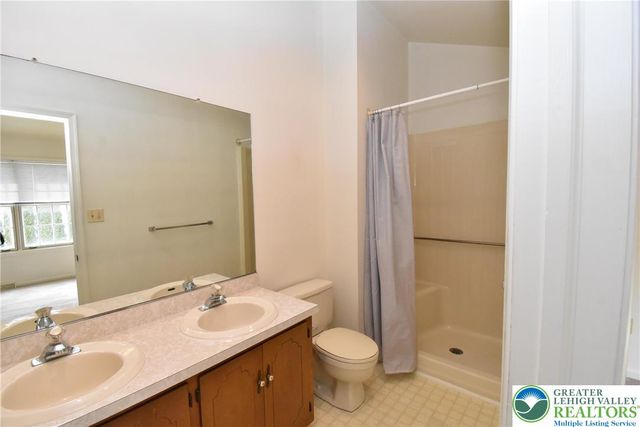 553 Ponds Edge Lane, Allentown City, PA 18104