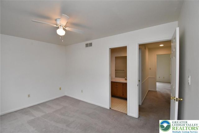 553 Ponds Edge Lane, Allentown City, PA 18104