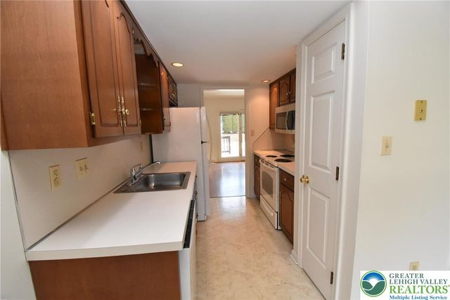 553 Ponds Edge Lane, Allentown City, PA 18104